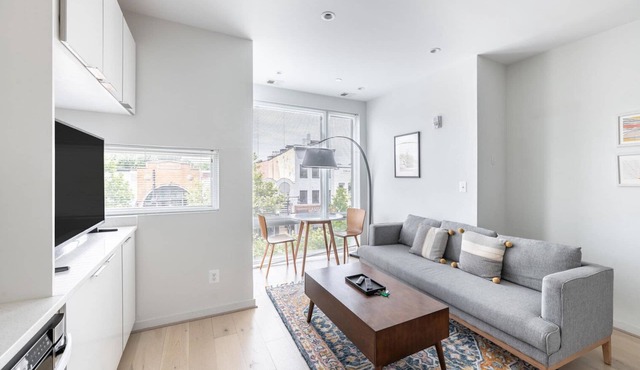 Marvelous H Street 1BR w/W/D, nr Light Rail Station, by Blueground in Washington
