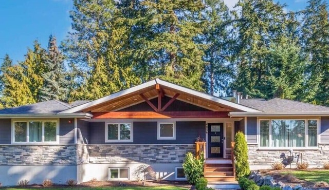 Mercer Island Modern Family-Friendly Home, I-90 in Mercer Island