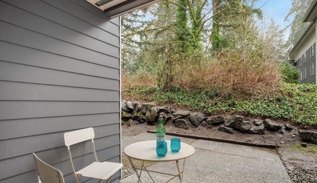 Microsoft Walking distance to Asian Markets cozy condo in Bellevue staying in Bellevue