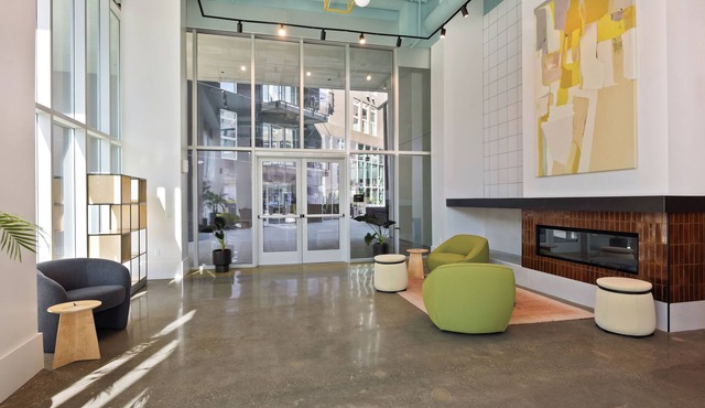 Modern 2BR in Central LA, With Pool, Gym & Workspace in Los Angeles
