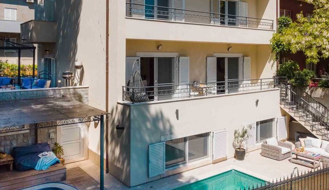 Modern and luxuriously equipped villa in Split in Split