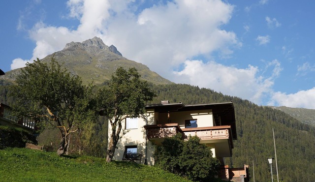 Modern apartment with terrace for mountain enthusiasts in Sankt Andrä