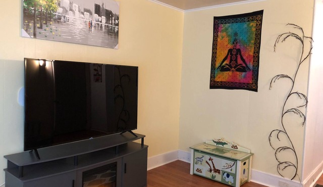 Modern-Bohemian quarters - King Bed-Washer/Dryer in Schenectady