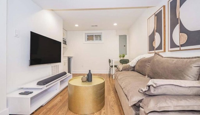 Modern & Cozy Suite Centrally Located Free Parking in Washington