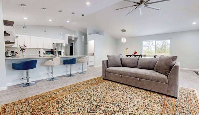 Modern Dog-Friendly Keaau Oasis on 2 Acres with Patio & W/D in Keaau