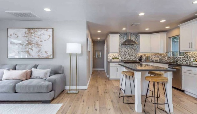 Modern Living, A Fav! Firepit, BBQ, Min to Airport in Phoenix