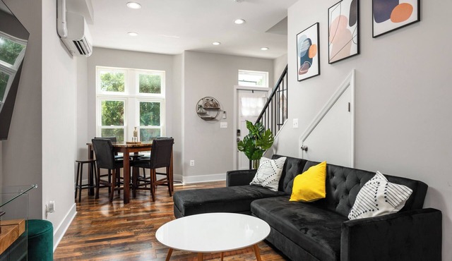 Modern Townhome with AC in the heart of Washington Shaw/Logan Circle in Washington
