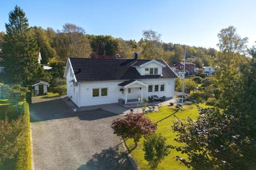 Modern villa near city & nature in Gothenburg