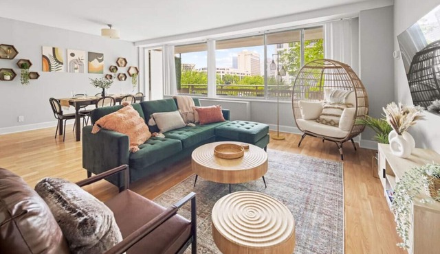 ModernBohoOasis | 2BR 2BA | Gym&Pool | Mins to DC in Arlington