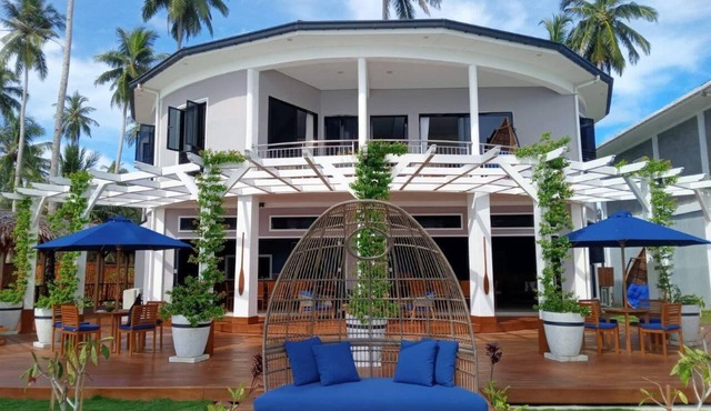 Nasara Resort- Executive Ocean Front Master Suite 130m2 in North Sipora