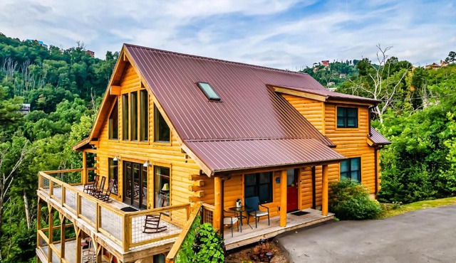 New Listing!! 4bed, 5 bath in the heart of it all, vastly amazing views! in Gatlinburg