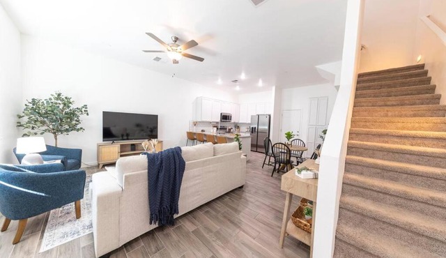 New! Townhome Hideaway w/ Popcorn Machine Sleeps 6 in Mesa