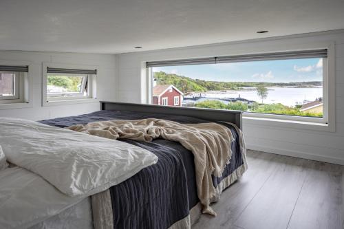 New villa, 45sqm, 2 bedrooms, loft, 80m from beach, fantastic views & very quiet area in Gottskar