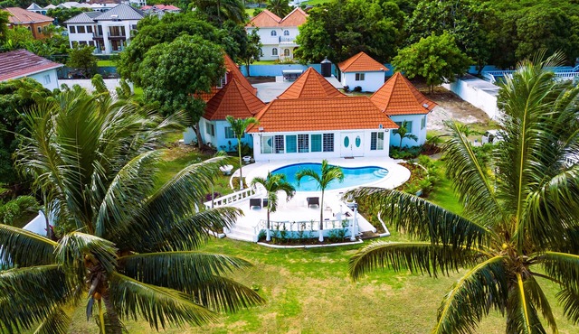 Newly Renovated! COCO PALMS - Exclusive villa with private pool/beach access.