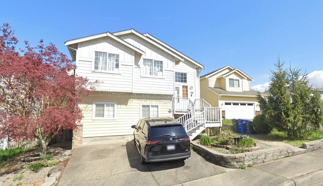 Newly Renovated Downstairs 3BR/2BA Suite — Near Airport + Laundry + Parking in Des Moines