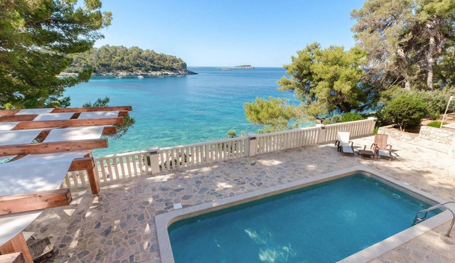 Nice apartment in Prizba with swimming pool in Prizba
