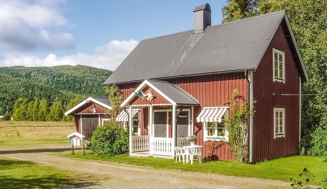 Nice home in Stöllet with kitchenette in Stöllet