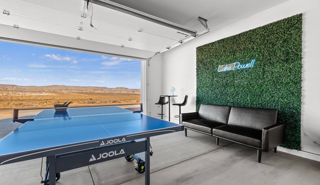 Oasis at Lake Powell - Hot Tub & Roof Top Deck - 4 Bedrooms/Sleeps 13 in Page