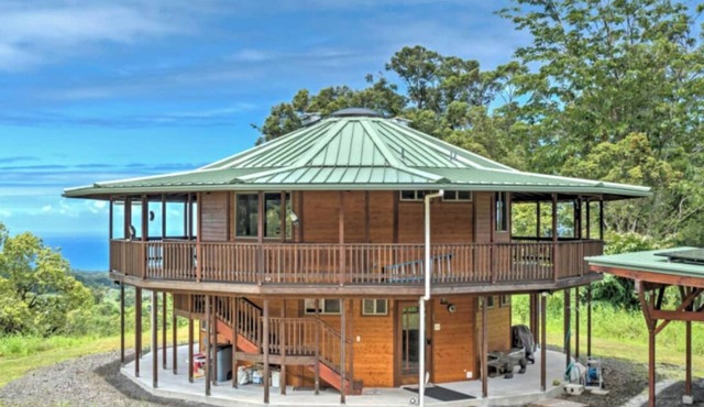 Ocean View Mountain Home by Akaka Falls. in Honomu