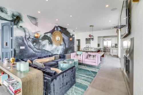 Oceanfront Apartment in Malibu with Beach Access! in Malibu