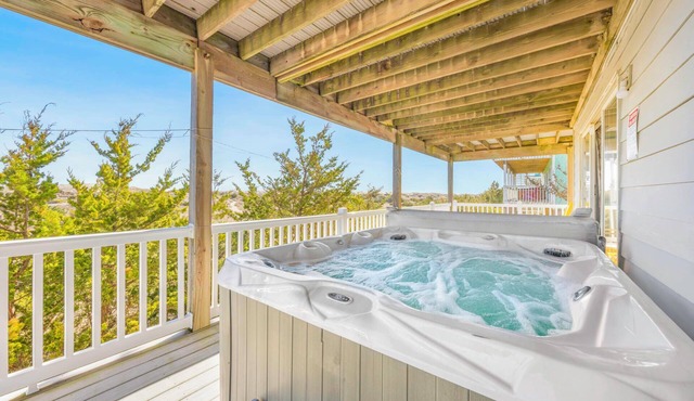 Oceanfront Peaceful Easy Feeling! Home w/Hot Tub, Game Room, Easy Beach Access in Salvo