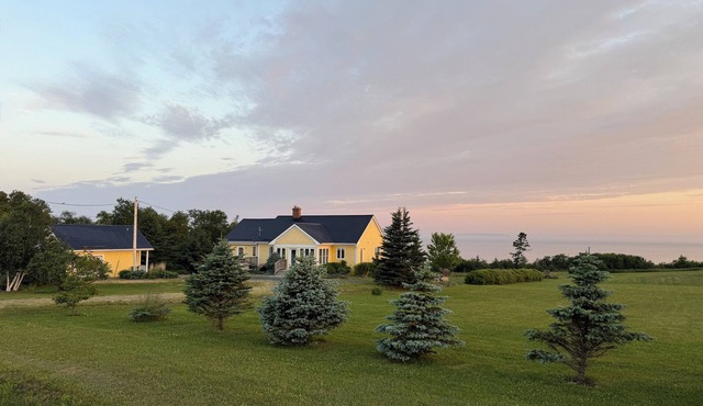 Oceanfront Retreat on the Bay of Fundy – Stunning Views & Serene Privacy in Berwick