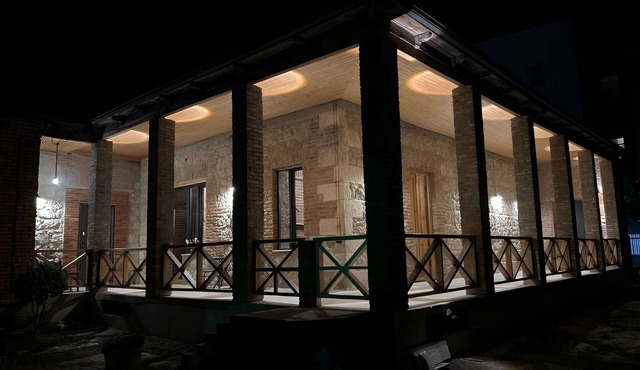 Old Balcony: Stay in Central Kutaisi: Private AC 1-Bedroom Apartment for Couples
