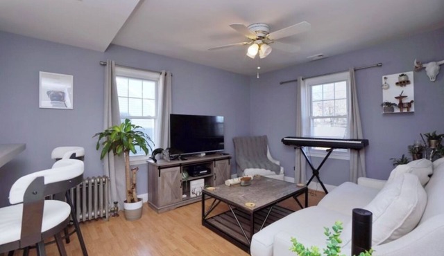 Open Concept APT with Full Gym in Summit