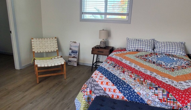 Paddles Too: Cozy Cottage in a quiet neighborhood. in Waimea