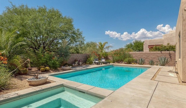 Painted Feather- Modern Beauty with Pool and Spa in Tucson