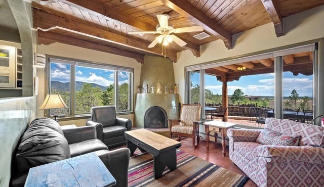Panoramic Views, Walk to the Plaza, Flexible Space in Santa Fe