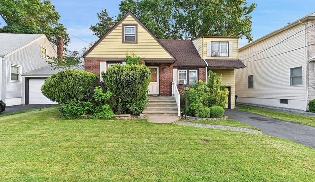 Peaceful 5-bedroom house with AC in welcoming Hackensack in Hackensack