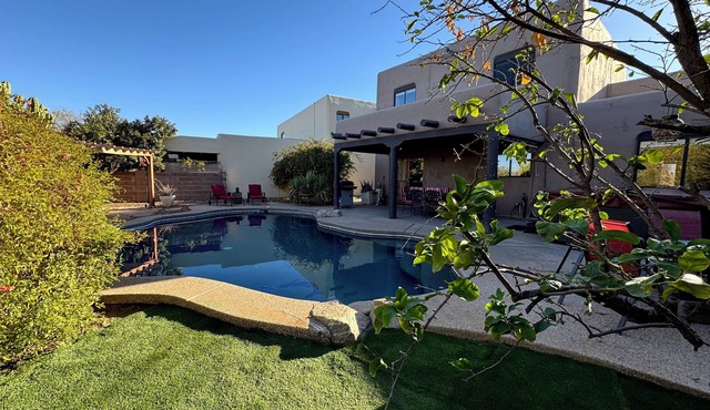 Peaceful desert Oasis, pool & spa! Pets welcome, golf, hiking, riding, dining. in Tucson