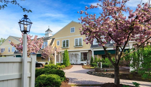 Perfect Retreat in Poolside Suite at Charming Historic Hotel-Modern Comforts-Spa in Leacock-leola-bareville