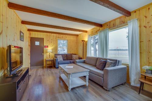 Pet-Friendly Cabin Retreat: Wisconsin River Access in Lyndon Station
