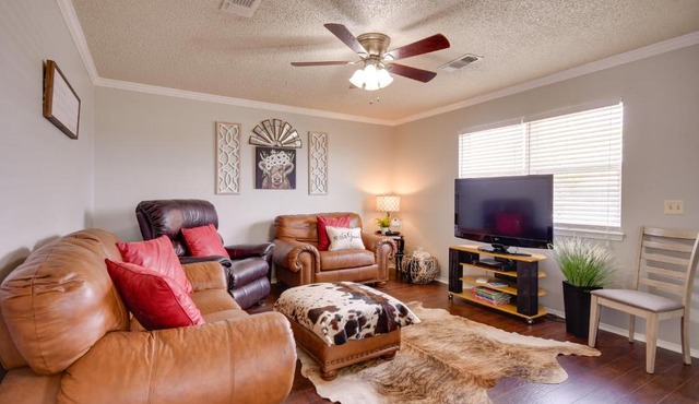 Pet-Friendly Vacation Rental with Yard in Canyon in Canyon