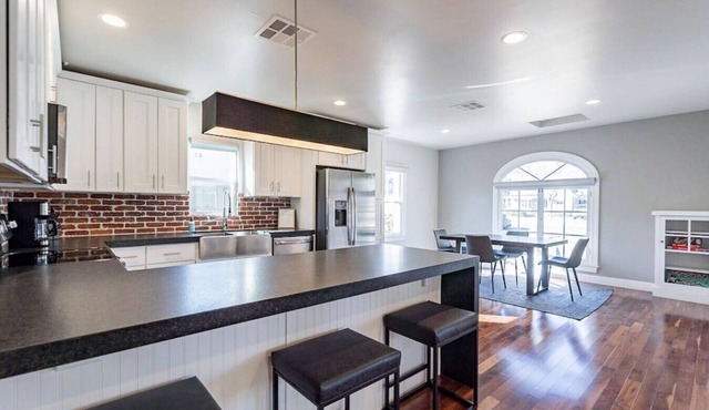 PHX Retreat | 2 Bedroom 2 Bath Home in Historic Neighborhood in Phoenix