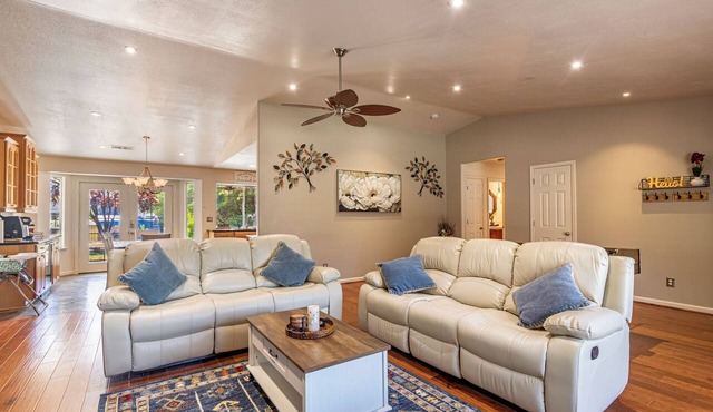 Picayune Retreat: Spa/EV/Play-structure/Pet-loving/Games and more' in Coarsegold