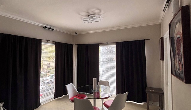 Pleasant 2-bedroom apartment with AC in Beverly Hills Near Rodeo Dr. in Beverly Hills