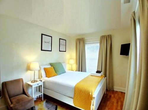 Pleasant Private Room in Washington DC in West Hyattsville