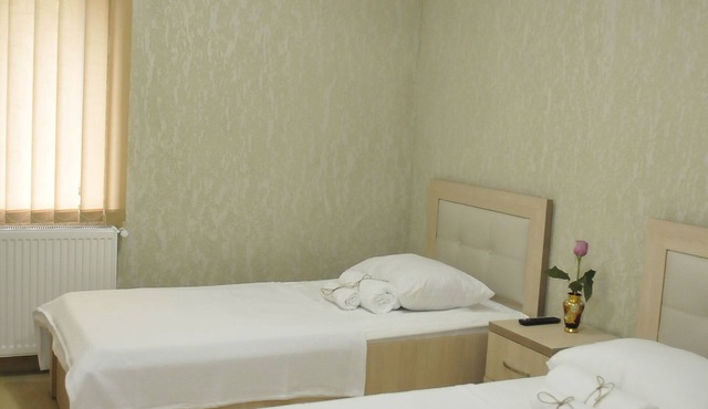 Pomegranate - Double/Twin Room 1