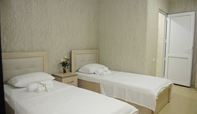 Pomegranate - Double/Twin Room 2