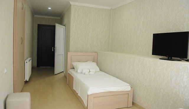 Pomegranate - Triple Room