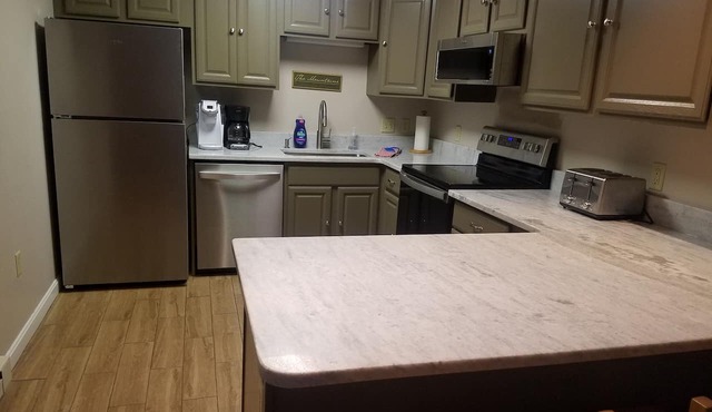 Pristine Loon Condo #1-King & 2 Queens-In&Outdoor Pools,Shuttle,Gym-Town Center in Lincoln