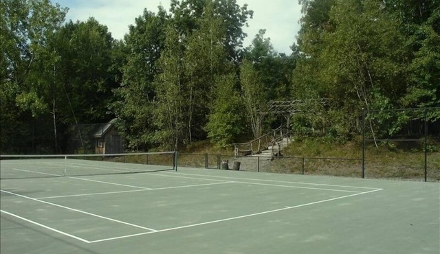 PRIVATE 65 ACRE ESTATE - POOL, TENNIS, PICKLEBALL, 4BR BOOK JULY OR AUG 2026 NOW in Red Hook
