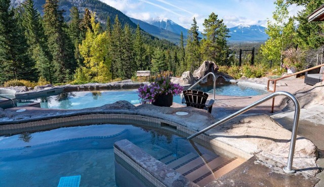 Private Games Room! Bright + Spacious Banff Condo in Banff