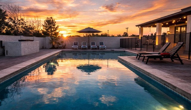 Private Kierland Retreat, Gated Heated Pool, 400 sq ft Indoor Gym, Putting Green in Scottsdale