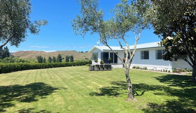 Private setting with vineyard outlook yet only moments from the Village. in Havelock North