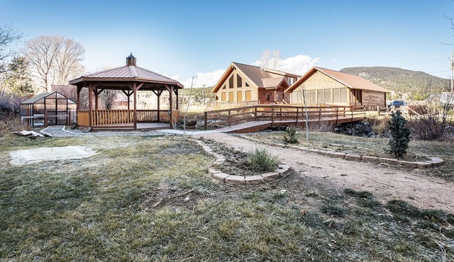 RCCII Beautiful River Front 4Bdrm+loft/2 Bath, hot tub, Gameroom in South Fork