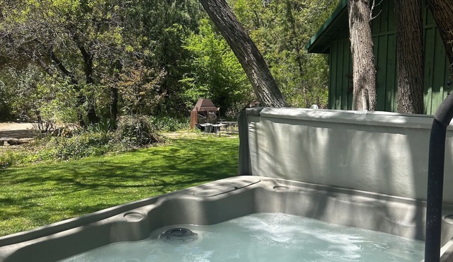 Red rock canyon views! Private. Everything you need. Artist touches abound in Sedona